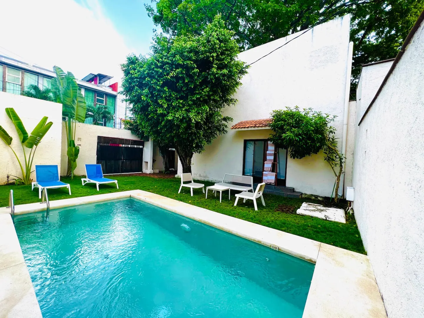 Private pool with sun loungers at Villa La Ceiba, Playa del Carmen